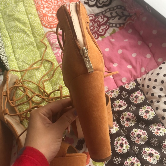 Open toed platform lace up heel - Picture 3 of 4